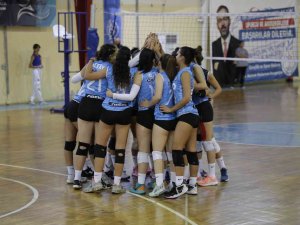 Altay, Voleybolda Sezona Galibiyetle Başladı