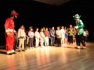 Suluovalı Çocuklar Hacivat Ve Karagöz İle Eğlendi