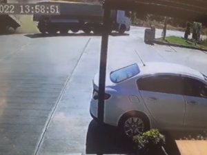 İ̇zmir’de Bir Kişinin Öldüğü Feci Kaza Kamerada