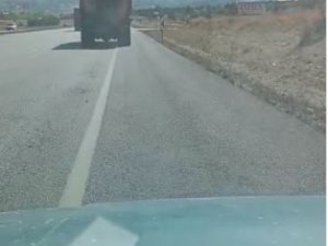Kamyonetten Fırlayan Lastik Az Daha Felakete Sebep Oluyordu