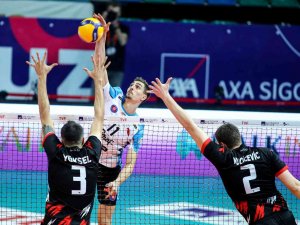 Axa Sigorta Efeler Ligi: Halkbank: 3 - Spor Toto: 0
