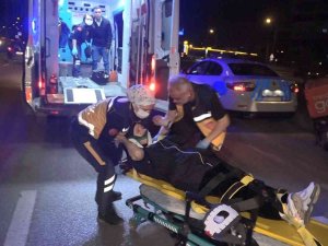 İ̇şçi Taşıyan Servis Minibüsü Kamyonetle Çarpıştı: 4 Kişi Yaralandı