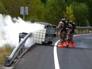 Tırdan Yola Düşen, Tıp Alanında Ve Roket Yakıtı Üretiminde Kullanılan Hidrojen Peroksit Paniğe Neden Oldu