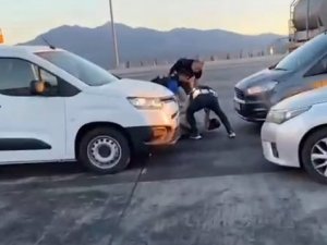 Zehir Taşıyan Araç İ̇zmir’e Sokulmadı: 12 Kilogram Metamfetamin Yakalandı