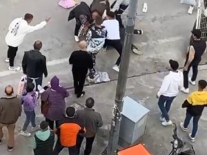 Şehrin Merkezinde Herkesin Gözü Önünde Defalarca Bıçakladı