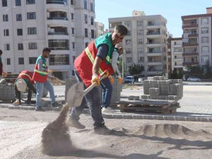 Doğukent’te Yeni Yollar Kilitli Parkeyle Döşeniyor