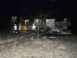 Bağ Evi Yanarak Kullanılamaz Hale Geldi