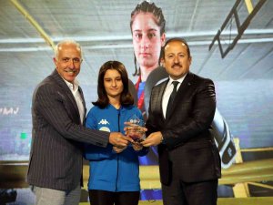 Mersin’de Başarılı Sporcular Ve Kulüpler Ödüllendirildi