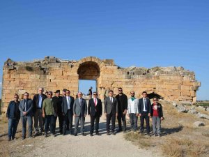 Blaundos Kazılarında, Asur Ticaret Kolonilerine Ait Olduğu Düşünülen Silindir Mühür Bulundu