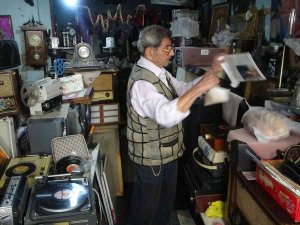 70 Yıllık Gramofon Ustası Tarihe Işık Tutuyor