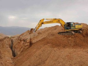 Elazığ İ̇l Özel İ̇daresi Alt Yapı Çalışmalarını Sürdürüyor