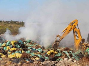 Antalya’da Atık Yangını Güçlükle Söndürüldü
