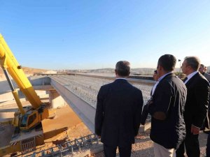 Şahinbey’de Üç Katlı Köprülü Kavşak Yapımı Devam Ediyor