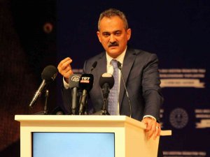 Bakan Özer: "Eğer Okulları Kapalı Tutsaydık En Önemli Fırsat Penceremiz Olan Gençlerimizi Kaybedecektik"