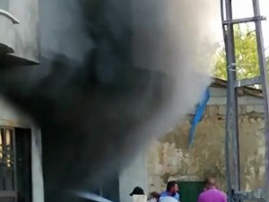 Yüksekova’da 5 Katlı Binada Çıkan Yangın Korkuttu