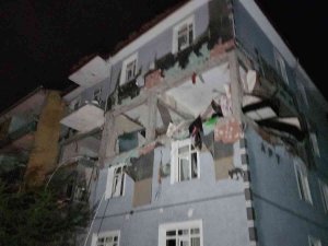 Karabük’te 4 Katlı Binada Doğal Gaz Patlaması: 1’i Çocuk 4 Yaralı