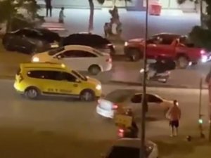 Gençlerin Yumruklu Kavgası Anbean Görüntülendi