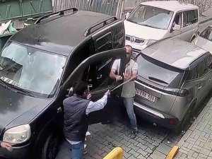 Fatih’te Sürücüye Döner Bıçağıyla Saldıran Kağıt Toplayıcısı Tutuklandı