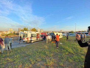 Adana’da İşçileri Taşıyan Midibüs Devrildi: 16 Yaralı