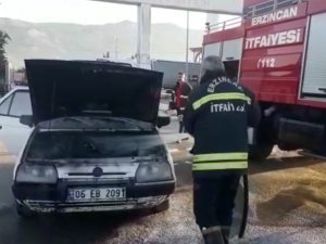 Otomobilin Motorunda Çıkan Yangın Kısa Sürede Söndürüldü