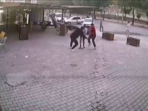 Barışmak İçin Buluştuğu Arkadaşını Tabancayla Vurduğu Anlar Kamerada
