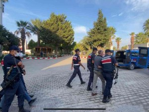 İ̇zmir’de Göçmen Kaçakçılığı Operasyonu: 5 Tutuklama