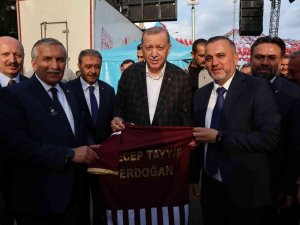 Stadyum İçin Taraftar İmzaları Cumhurbaşkanına Teslim Edildi