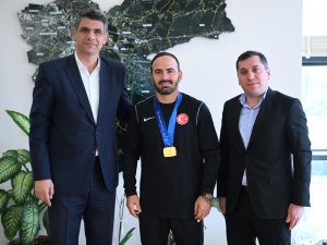 Dünya Şampiyonu Abdülhamit Altun, Yurda Döndü