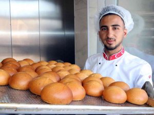 Lise Öğrencileri Günde 4 Bin 850 Adet Ekmek Üretiyor