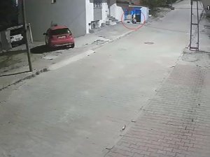 Arnavutköy’de Beğendiği Ayakkabıyı Çalmak İçin Geri Döndü