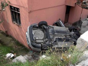 Direksiyon Hakimiyetini Kaybetti, Evin Bahçesine Uçtu