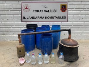 Tokat’ta Kaçak Alkol Operasyonu: 5 Gözaltı