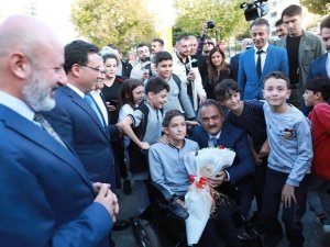 Bakan Özer, Kocasinan’da Ortaokul Öğrencileriyle Bir Araya Geldi