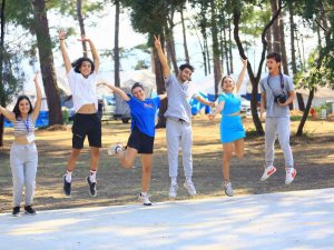 Üniversite Öğrencilere Büyükşehir Belediyesi Kampında Buluştu