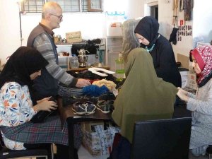 Van’ın Yöresel Ayakkabısı, Kadın Eliyle Gelecek Nesillere Aktarılıyor