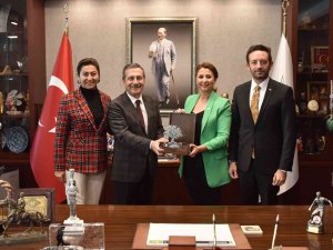 Tev İş Birliği İle 5 Kız Öğrenciye Burs Sağlandı