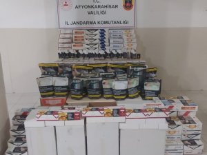 Kaçak Sigara Ve Makaron Operasyonunda 2 Kişi Gözaltına Alındı