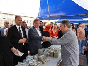 Merhum Başkan Bulut’un Ruhuna Helva Dağıtıldı