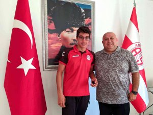 Antalyasporlu Yüzücüler Ödüllendirildi