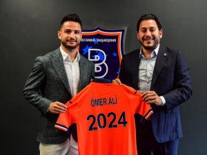 Medipol Başakşehir, Ömer Ali Şahiner’in Sözleşmesinin 1+1 Yıllığına Uzatıldığını Açıkladı.