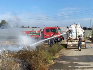 Antalya’da Çalılık Alandaki Yangın Büyümeden Söndürüldü