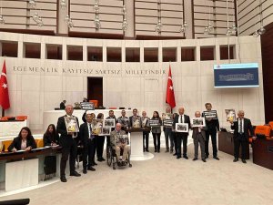 Hdp Milletvekillerinden Tbmm’de Eylem