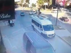 İ̇zmir’de Doktorun 3 Zanlı Tarafından Sopalarla Darp Edilmesi Kamerada