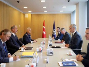 Bakan Akar, Nato Genel Sekreteri Stoltenberg İle Görüştü