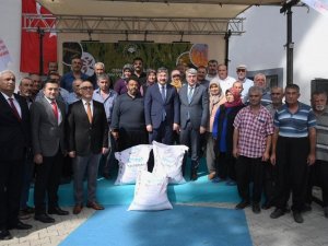 Osmaniye’de Çiftçilere 19 Ton Yerli Arpa Tohumu Dağıtıldı