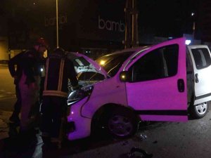 Kontrolden Çıkan Otomobil Refüje Çarptı: 1 Yaralı