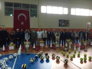 Kırkağaç’ta 21 Okula Spor Malzemesi Desteği