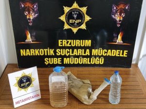 Arabanın Silecek Su Haznesine Sıvı Metamfetamin Sakladılar, Polisten Kaçamadılar