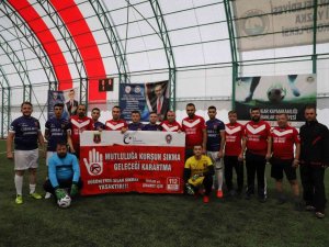 Jandarma Ve Sağlık Ekipleri Futbol Turnuvasında Kozlarını Paylaştı