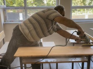 Hakkari’de Okul Sıraları Yenileniyor